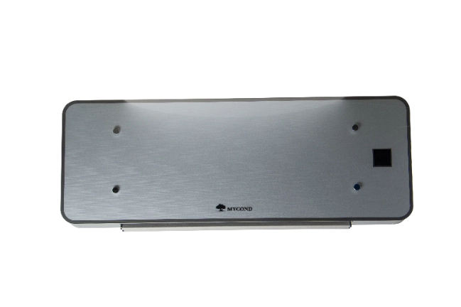 Κομψή μονάδα fan coil της σειράς MyCond silver Glass Wall με μοντέρνο σχεδιασμό.