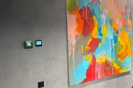 Αίθουσα έκθεσης με θερμοστάτη Mycond